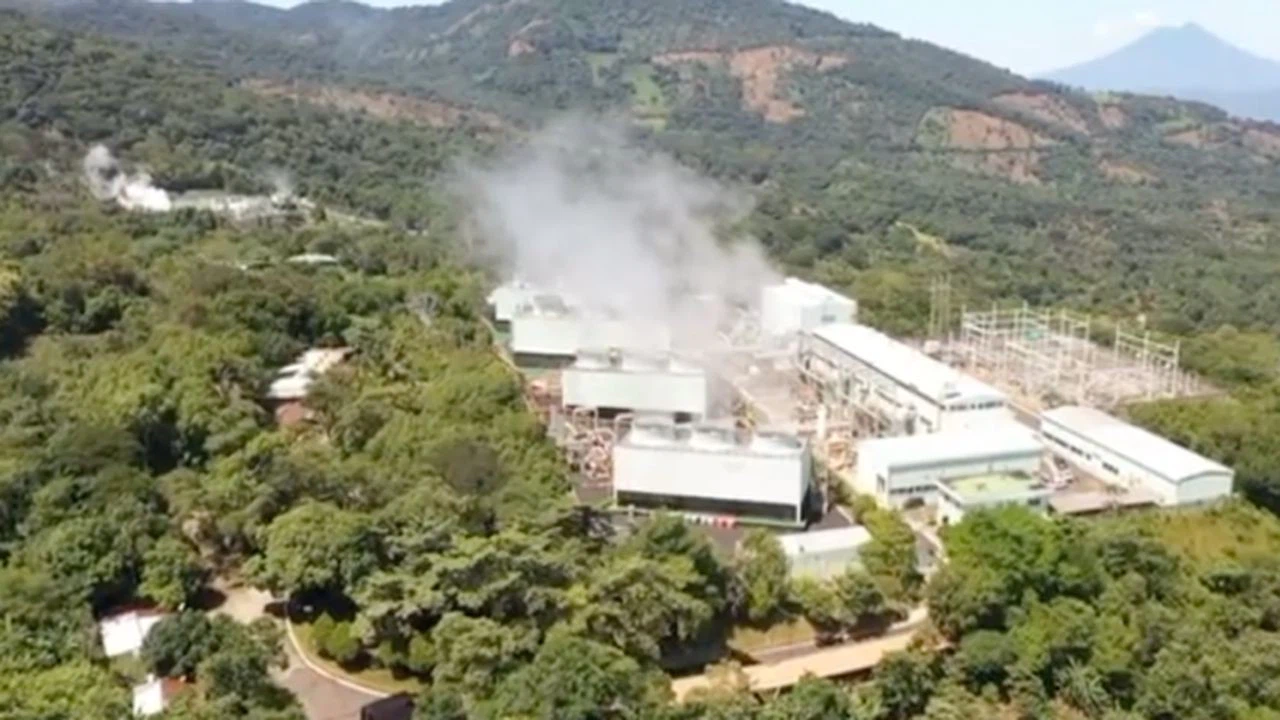 El Salvador, volkan üzerine Bitcoin madenciliği tesisi kuruyor