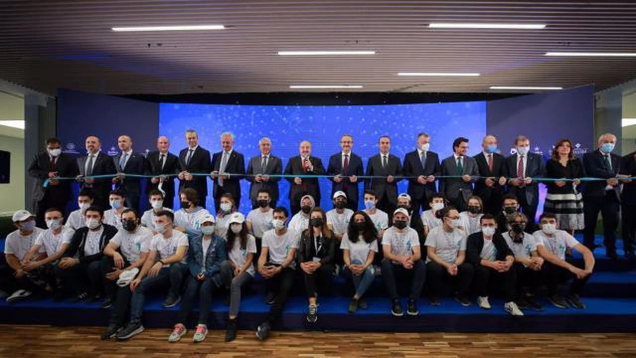 İş garantili yazılım okulunun ikincisi Kocaeli'de açıldı