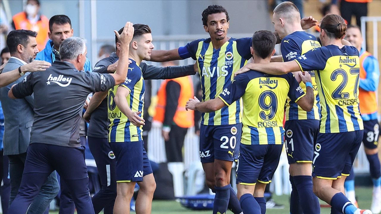 Fenerbahçe liderliğini sürdürdü