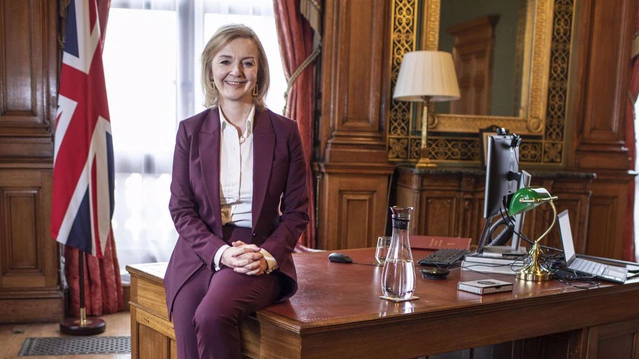 İngiltere Dışişleri Bakanı Truss, kadınların dışarı çıkmaktan korktuğunu söyledi