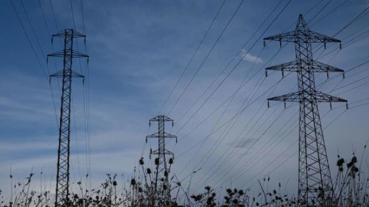 Hindistan’da elektriğe talep artıyor