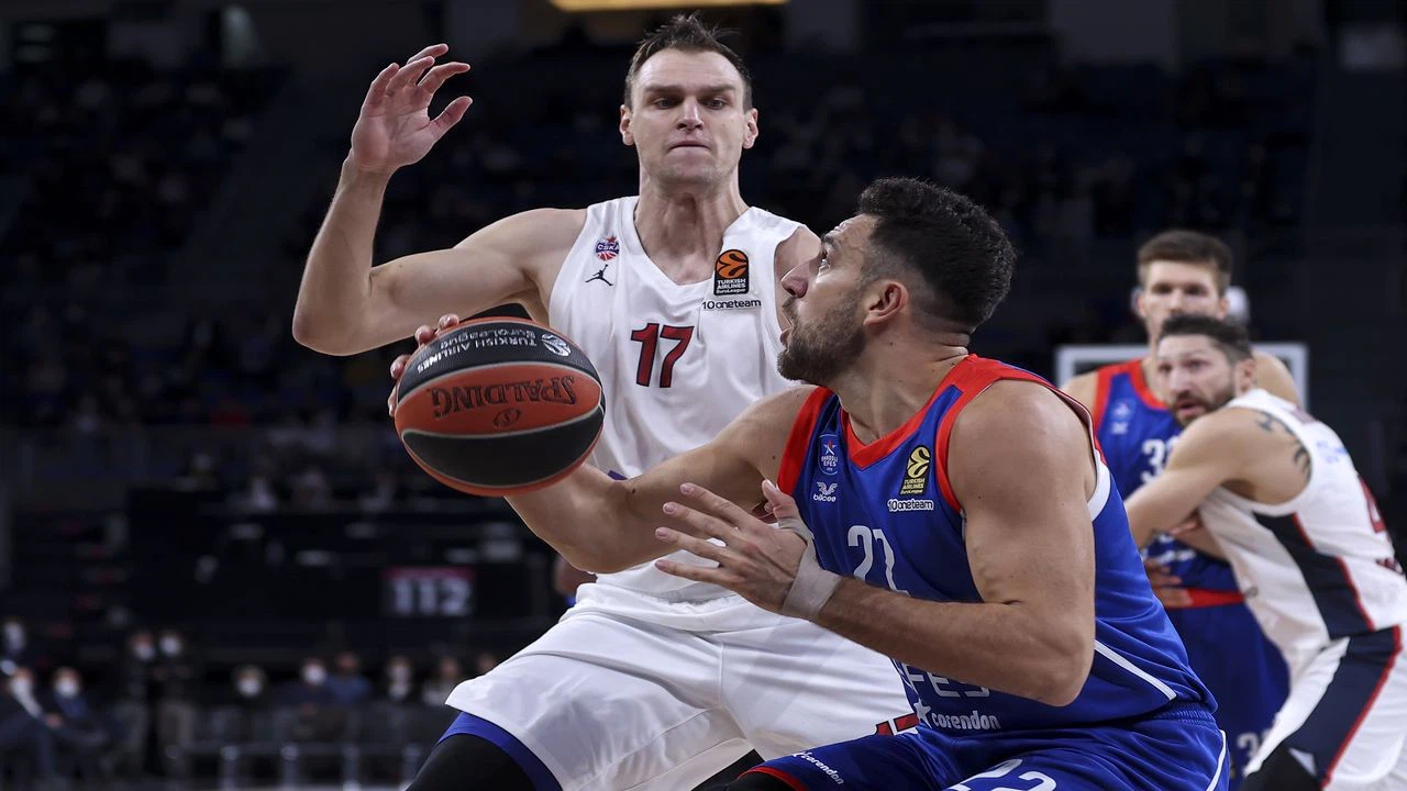 Anadolu Efes: 96 - CSKA Moskova: 100