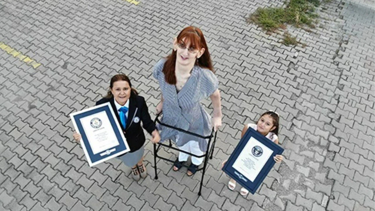 Dünyanın en uzun boylu kadını Rümeysa Gelgi, Guinness Rekorlar Kitabı'na girdi