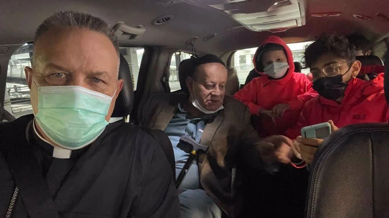 Afganistan'daki son Yahudi Simantov, Türkiye'nin vize vermesiyle İstanbul'a geldi