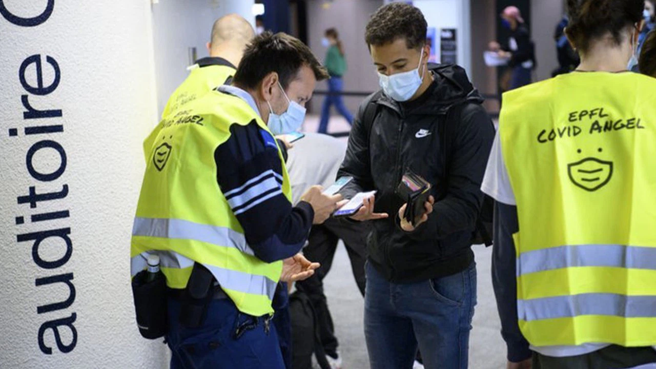İsviçre "aşı sertifikası zorunluluğu" için referanduma gidiyor