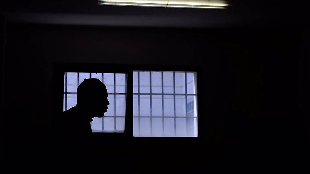 Avukata bıçaklı saldırı girişiminde bulunan kişiye ev hapsi cezası