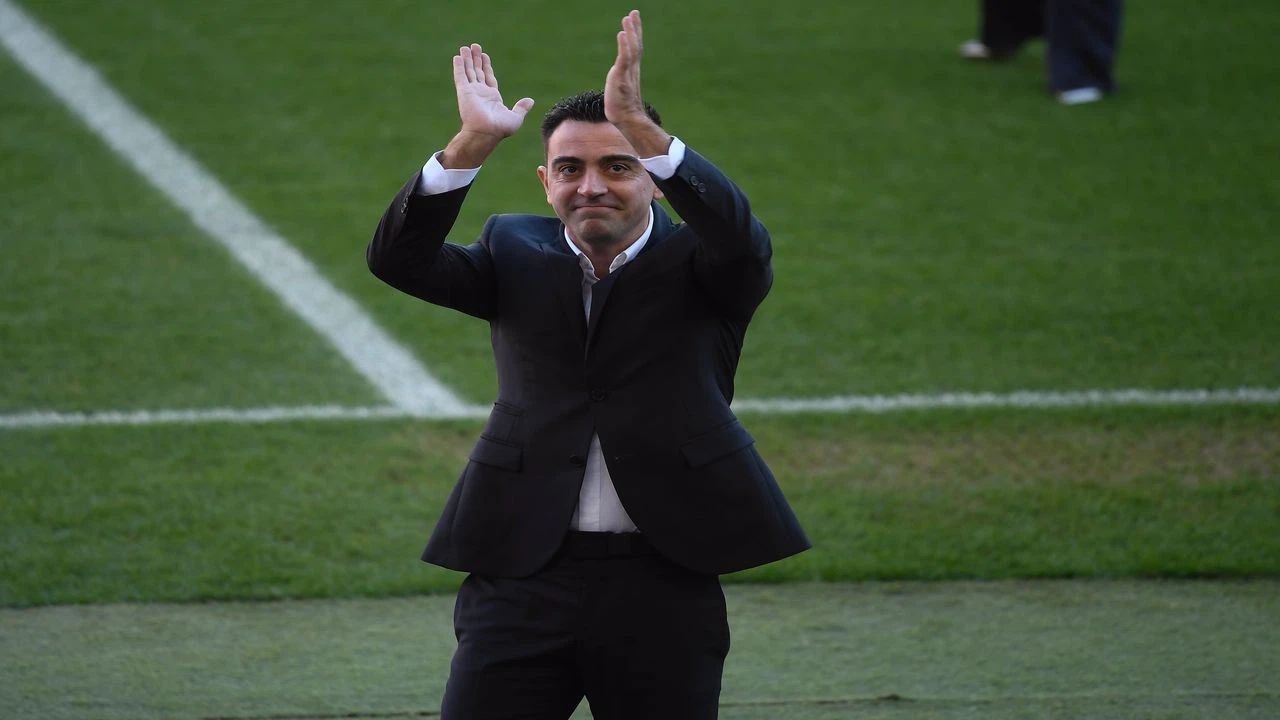 Barcelona, büyük beklentilerle getirilen Xavi Hernandez'i tanıttı