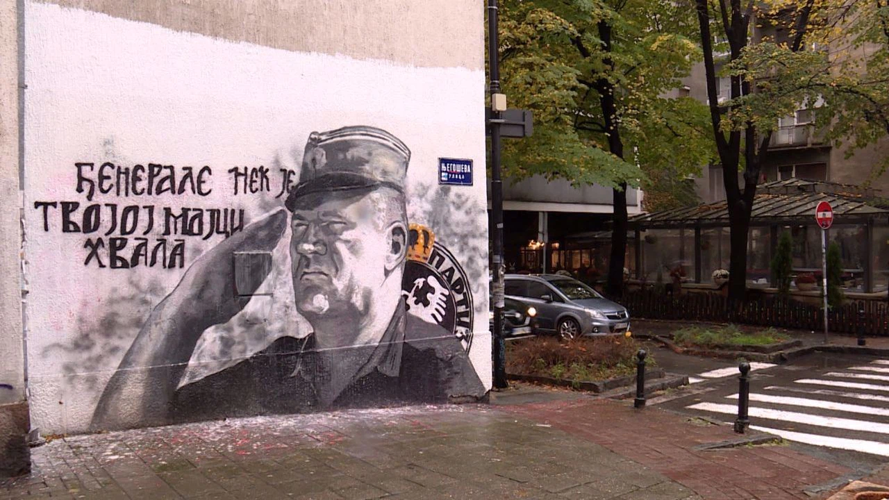 Sırbistan, savaş suçlusu Mladic'in duvar resmini korumaya aldı