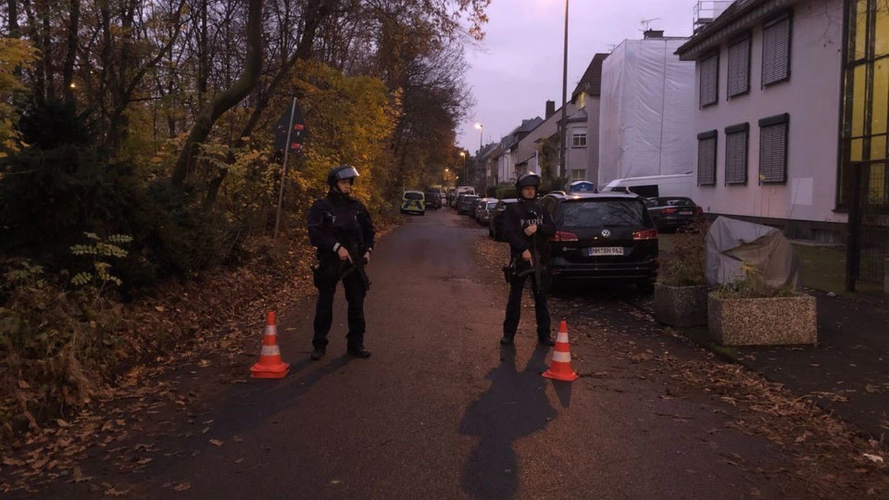 Köln'de bir kreşi "havaya uçurma" tehdidinde bulunan kişiyi yakalamak için operasyon başlatıldı