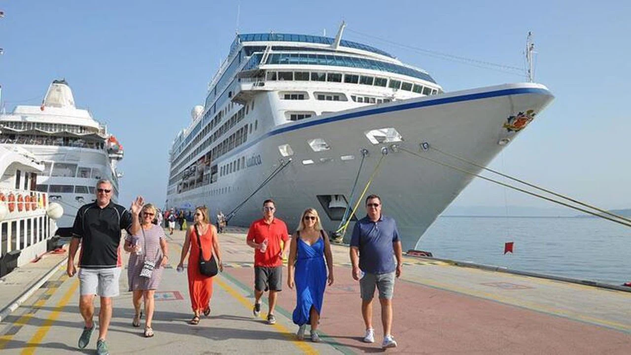 Kuşadası'na 2022 yılında 650 dev gemiyle 750 bin turist gelecek