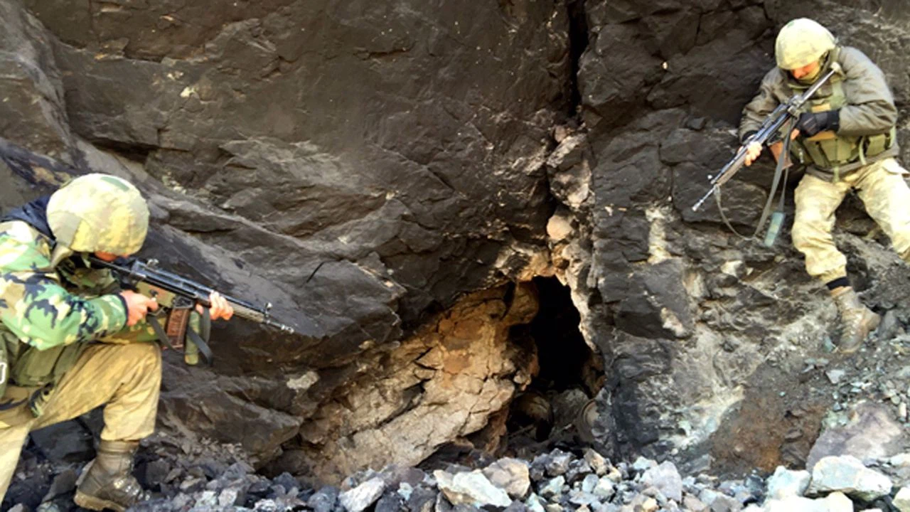 Tunceli'de teröristlere ait 13 sığınak imha edildi