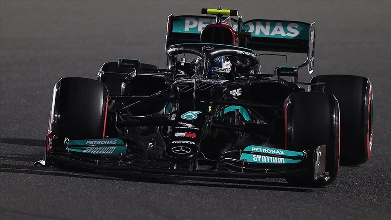 F1 Katar Grand Prix'sinin galibi Hamilton