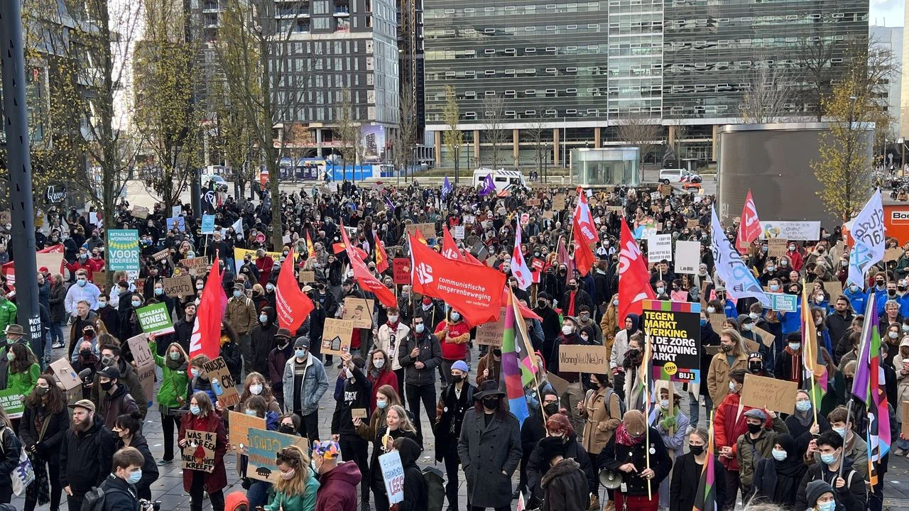 Hollanda'da konut azlığı ve kira fiyatları protesto edildi