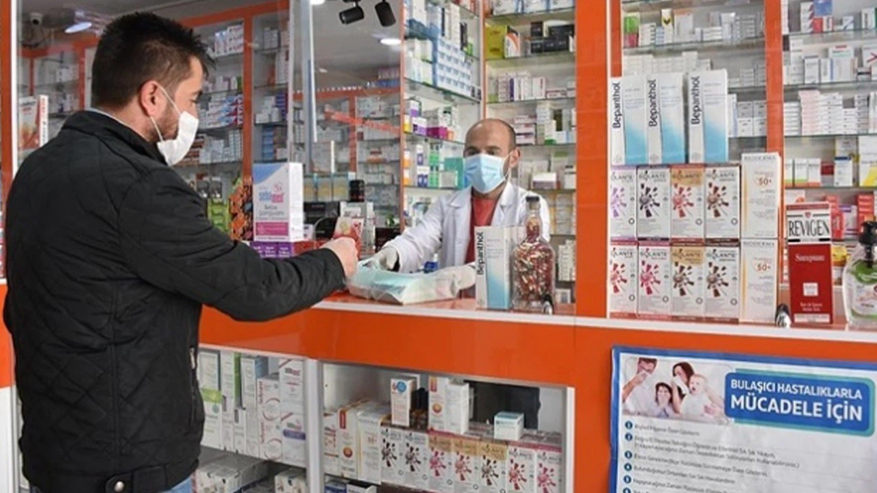 Eczanelere stok denetimi: 144'ünde uygunsuzluk tespit edildi
