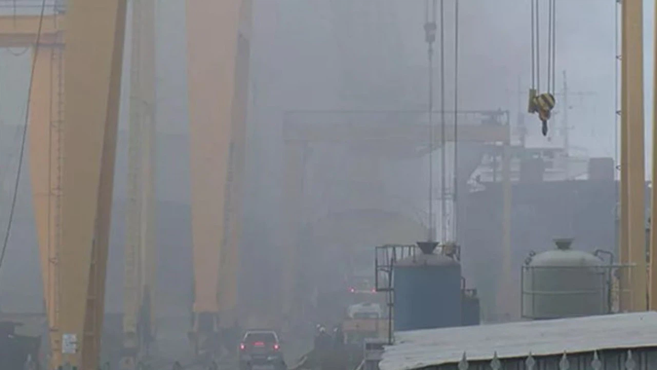 İstanbul Tuzla'da gemi yangını