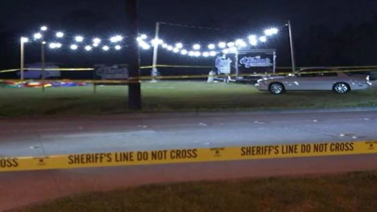 ABD'de cenaze törenine düzenlenen silahlı saldırıda 1 kişi öldü, 13 kişi yaralandı