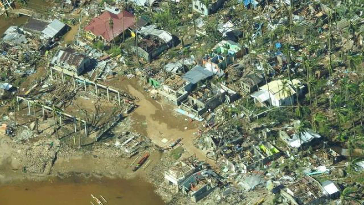 Rai Tayfunu'nun vurduğu Filipinler'de ölü sayısı 375 oldu