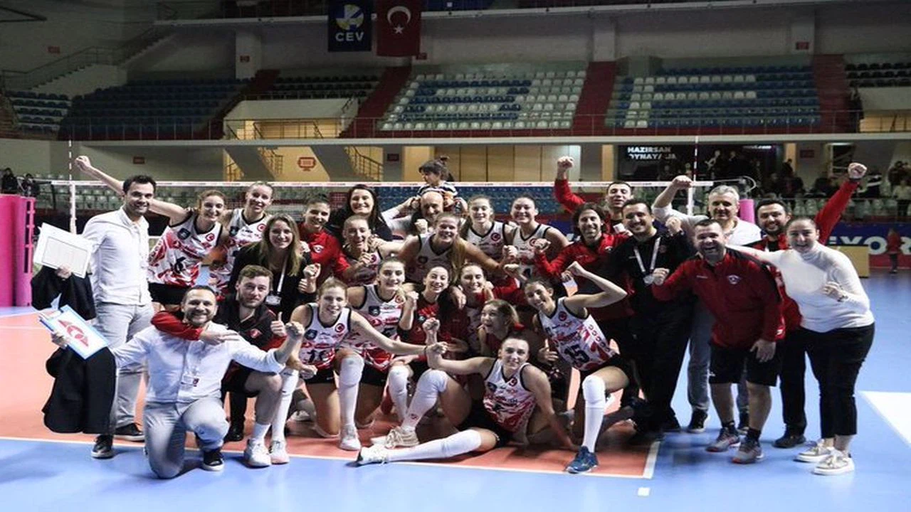 Voleybol: Kadınlar CEV Şampiyonlar Ligi, Türk Hava Yolları: 3-Dukla: 0