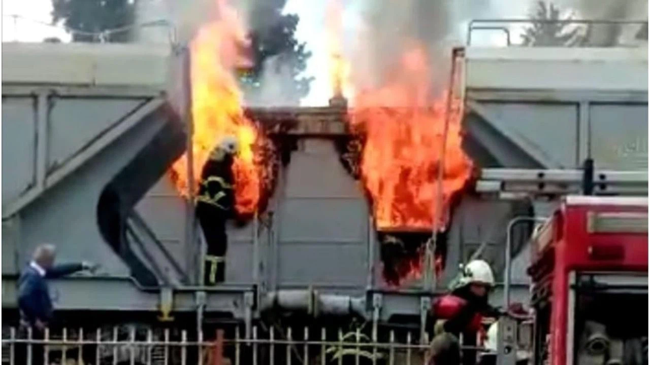 Gaziantep'te TCDD ait vagonlar yandı