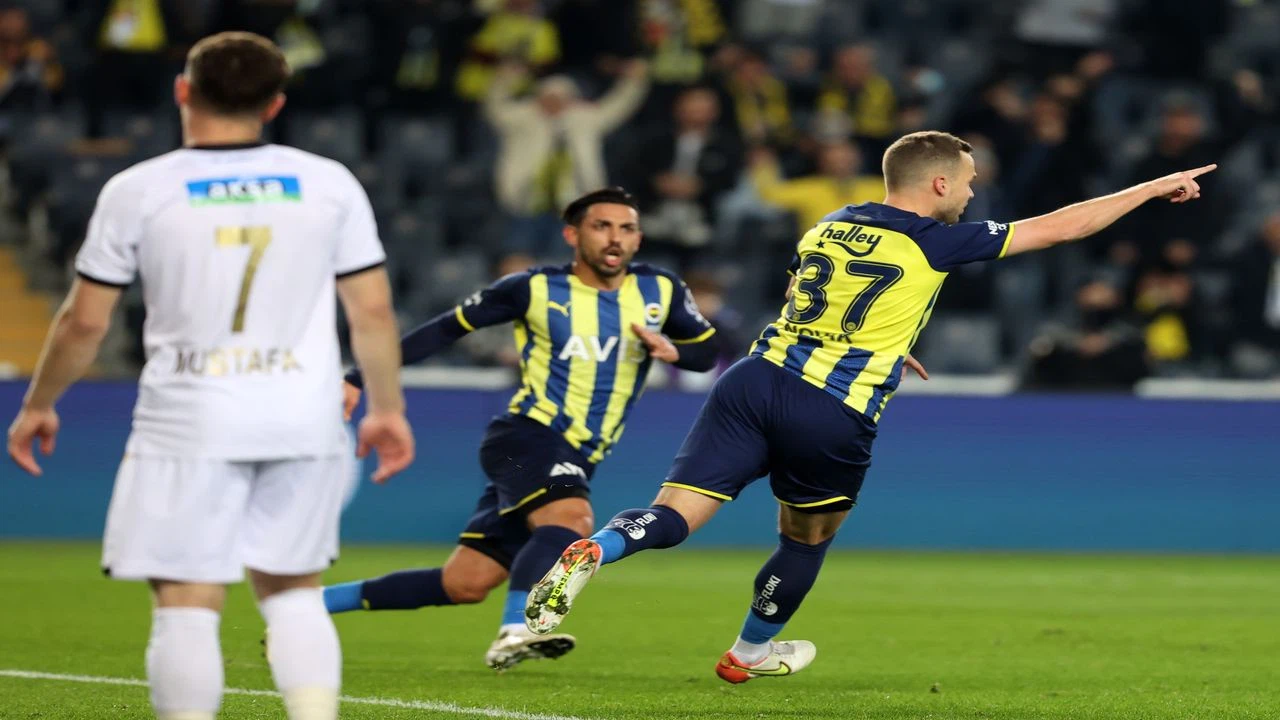 Fenerbahçe, Süper Lig'de 3 maç sonra galibiyet elde etti