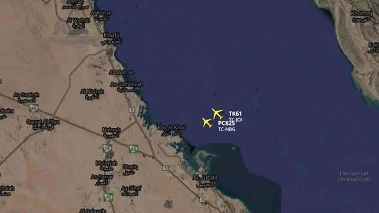 Pilot çiftin kullandığı uçaklar gökyüzünde karşılaştı