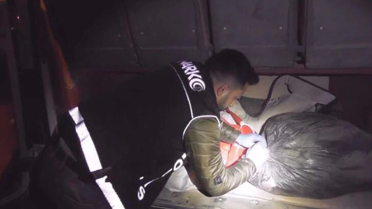 Osmaniye’de, CHP’ye ait minibüste uyuşturucu ele geçirildi