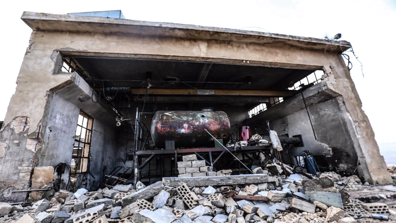 Rus savaş uçağı, İdlib'de su dağıtım istasyonunu bombaladı