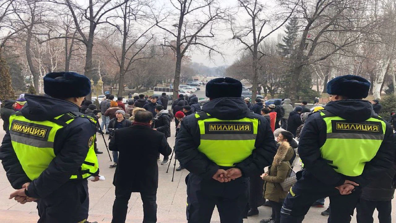 Kırgızistan'da bir grup, Kazakistan'a asker gönderilmesini protesto etti