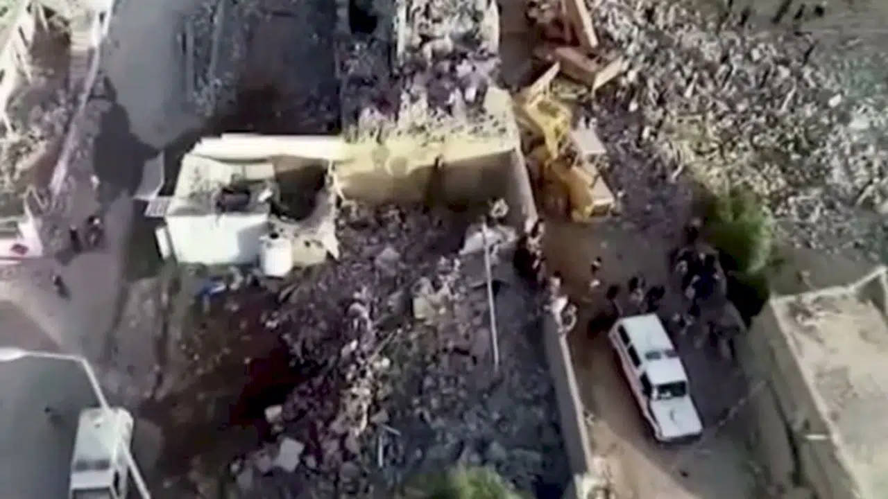 Yemen'in kuzeyindeki hapishaneye düzenlenen hava saldırısında onlarca kişi öldü