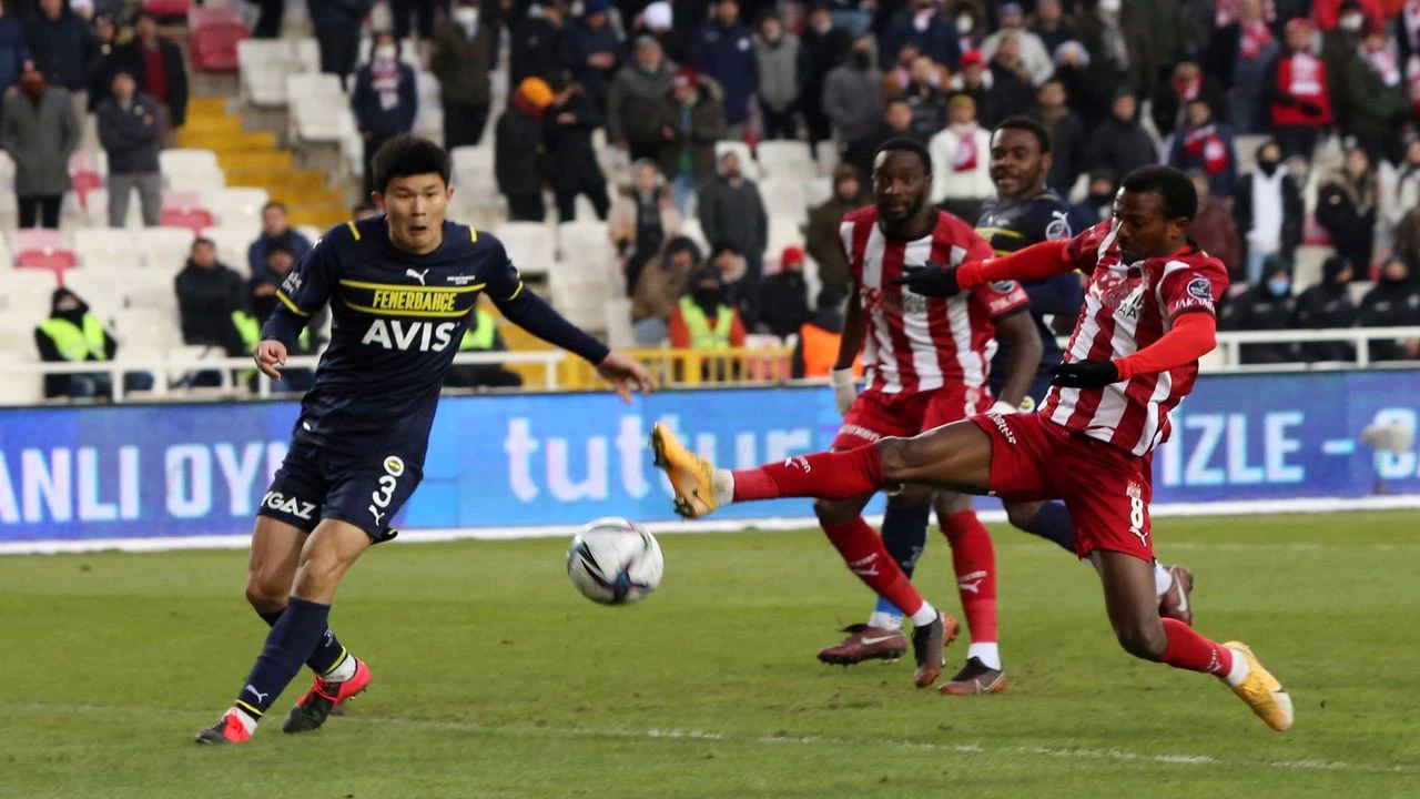 Demir Grup Sivasspor: 1 - Fenerbahçe: 1