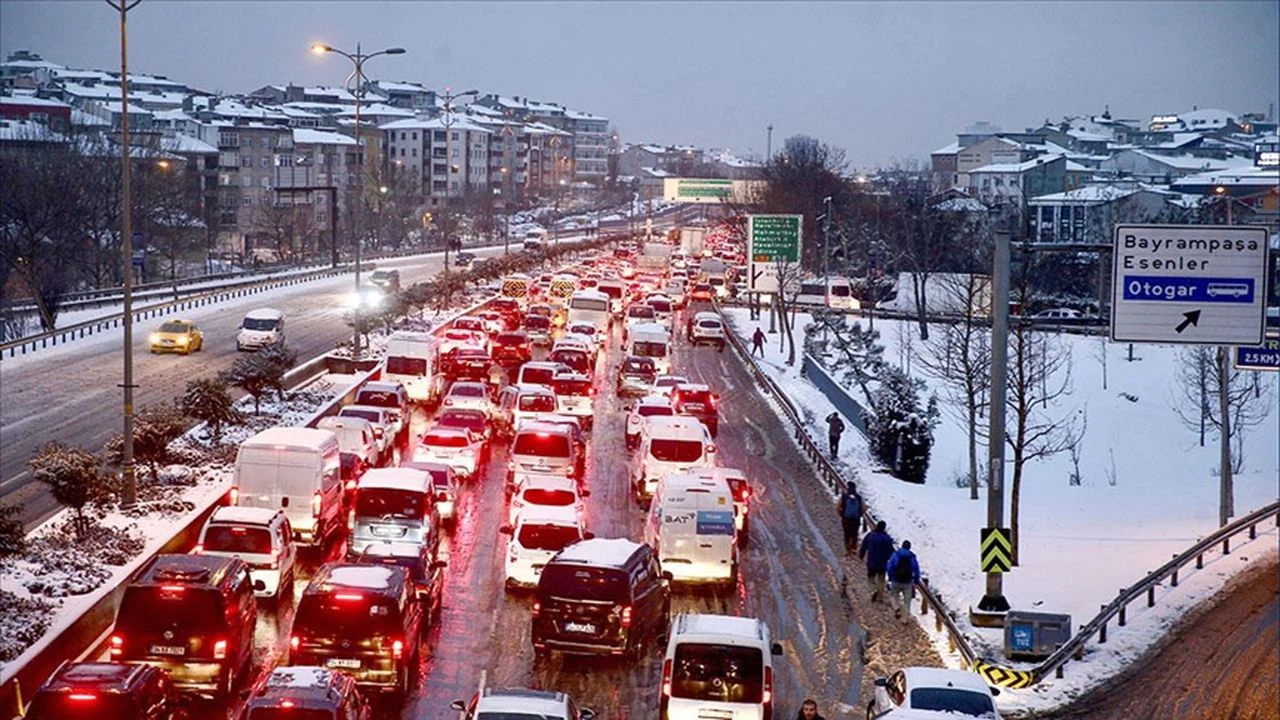 İstanbul'da otogarlardan çıkışlar 08.00'e kadar durduruldu