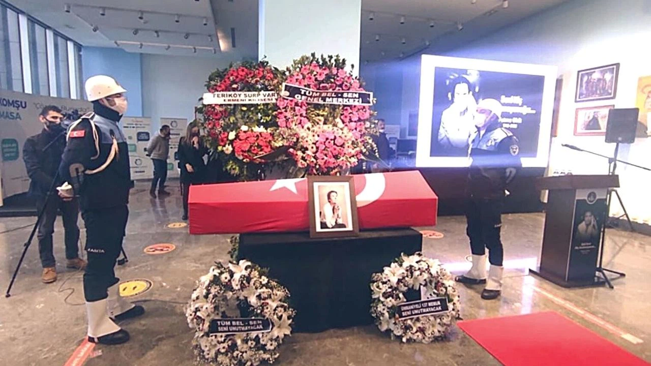 Usta oyuncu Fatma Girik son yolculuğuna uğurlanıyor