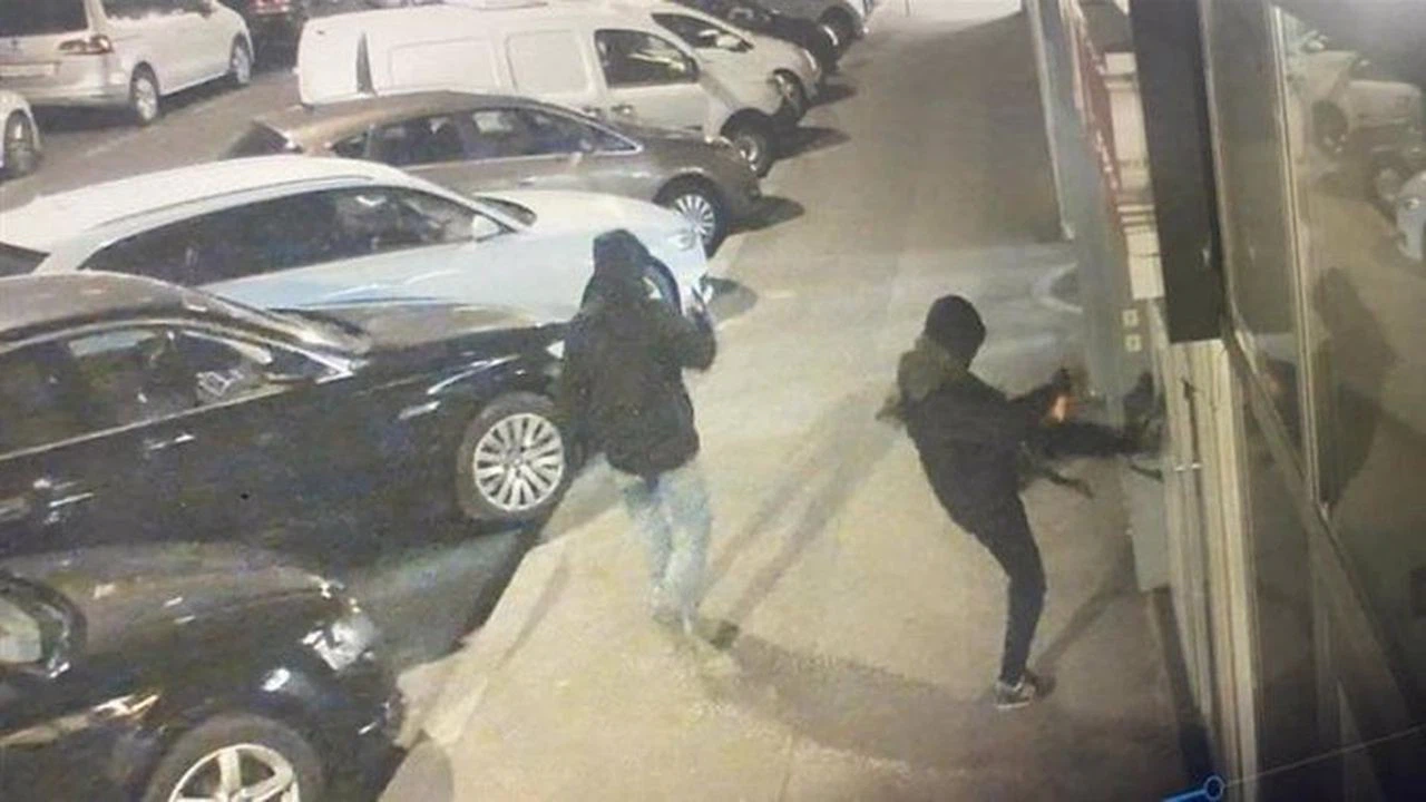 Avusturya'da Türklere ait iki camiye terör örgütü yandaşlarınca saldırı düzenlendi