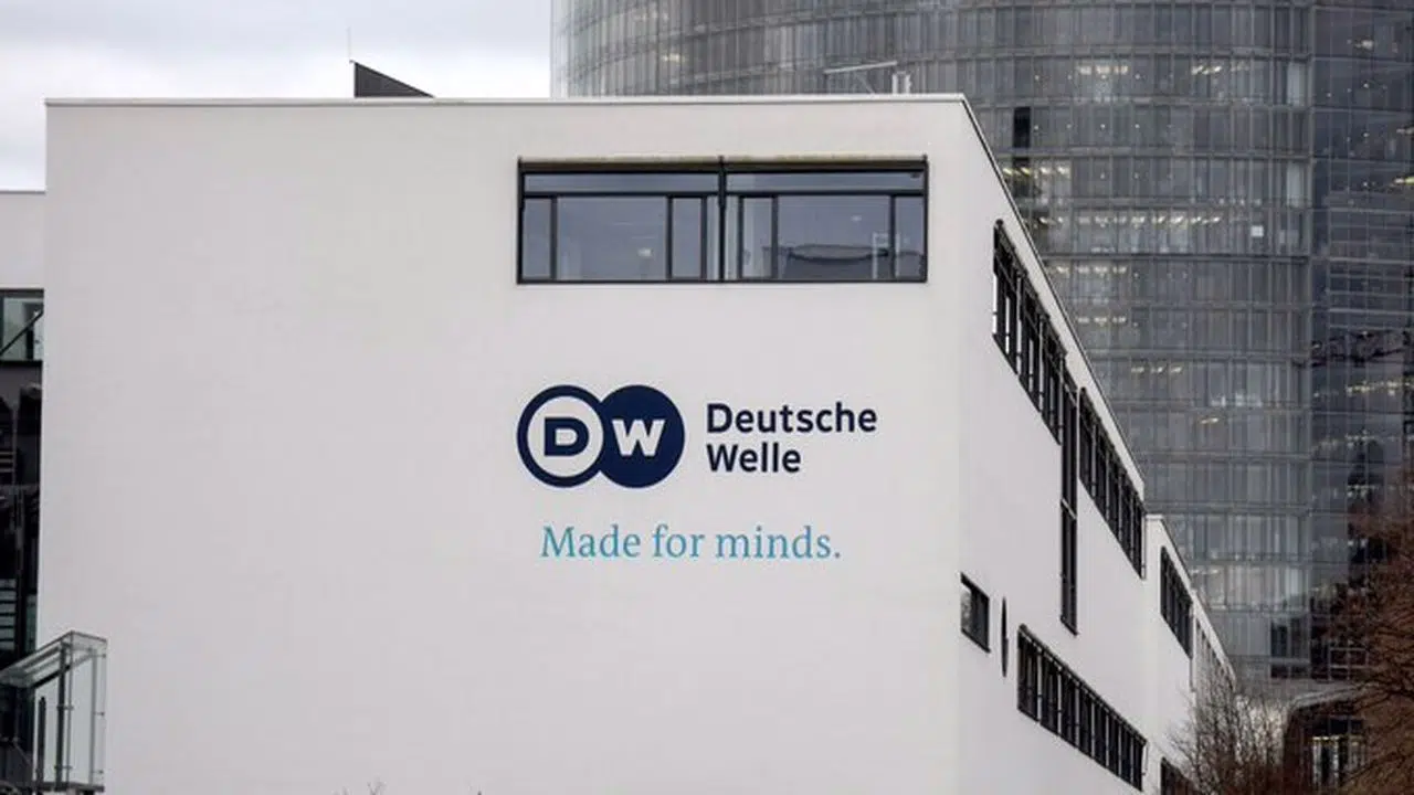 Deutsche Welle 2 Filistinli gazeteciyi daha işten çıkardı