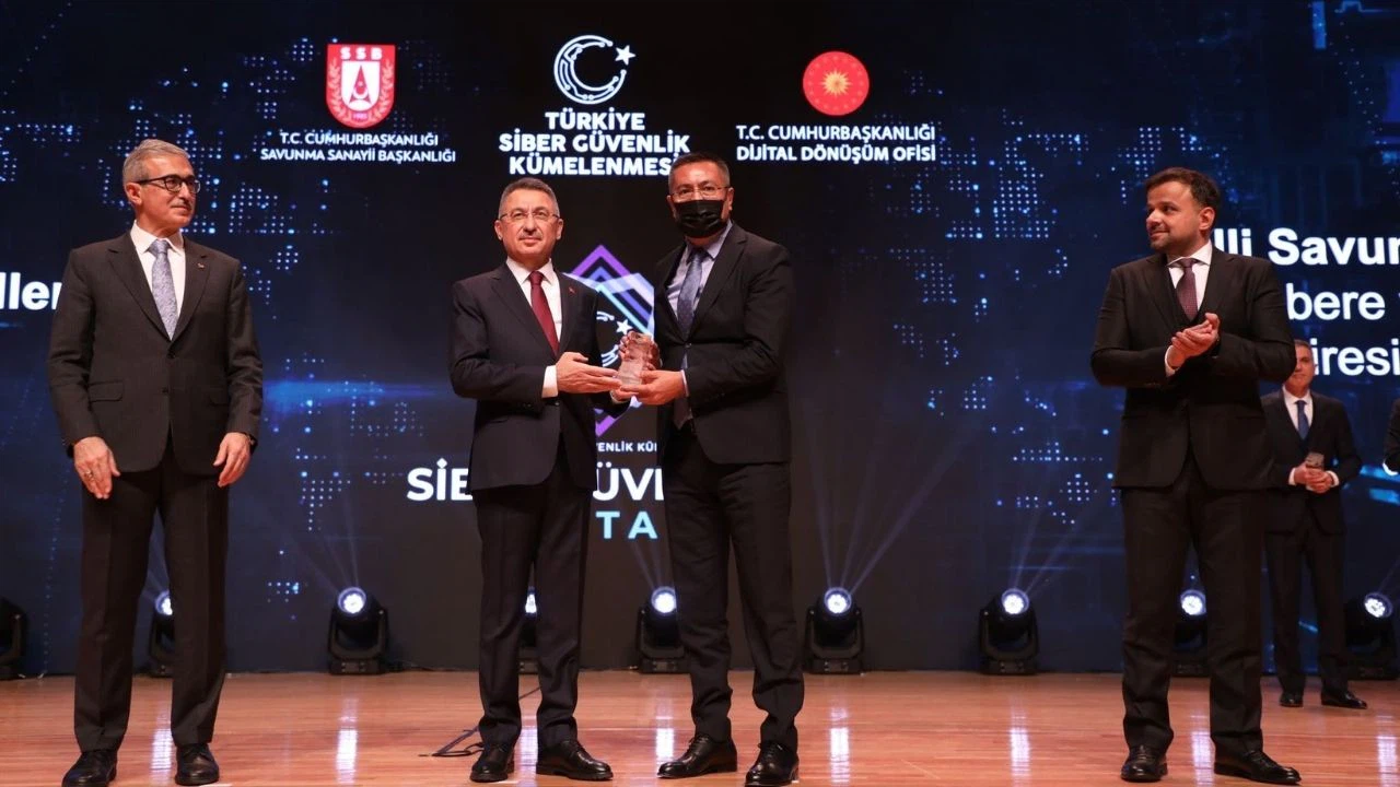 Cebrail Taşkın, "Yerli Siber Güvenlik Eko Sistemine Katkı Ödülünü" aldı.