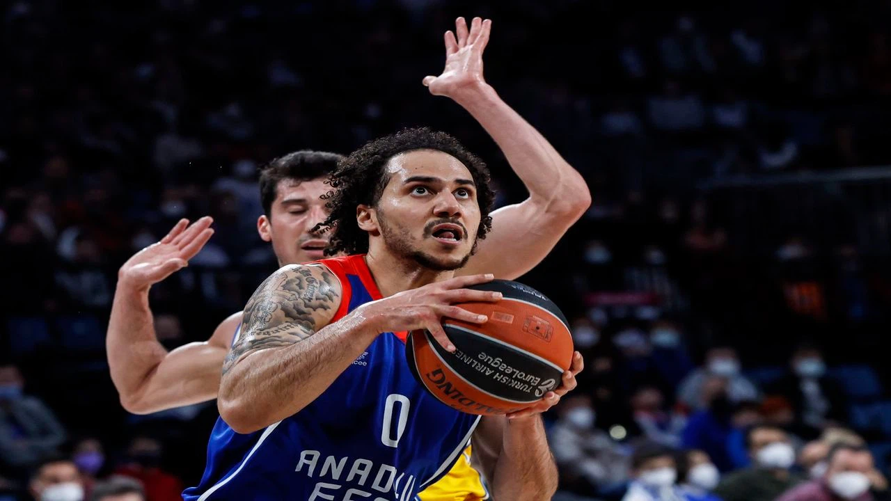 Anadolu Efes: 109 - Maccabi Tel Aviv: 77