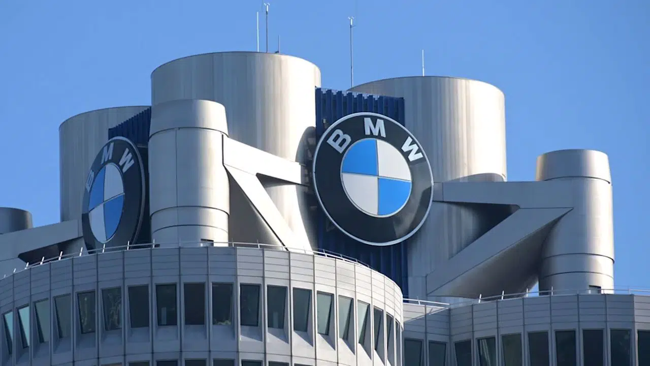 BMW, Rusya'ya araç ihracatını ve ülkedeki yerel üretimini askıya aldı