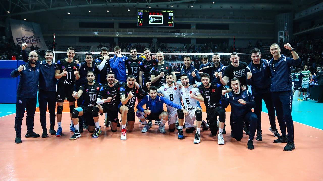 Halkbank finale yükseldi