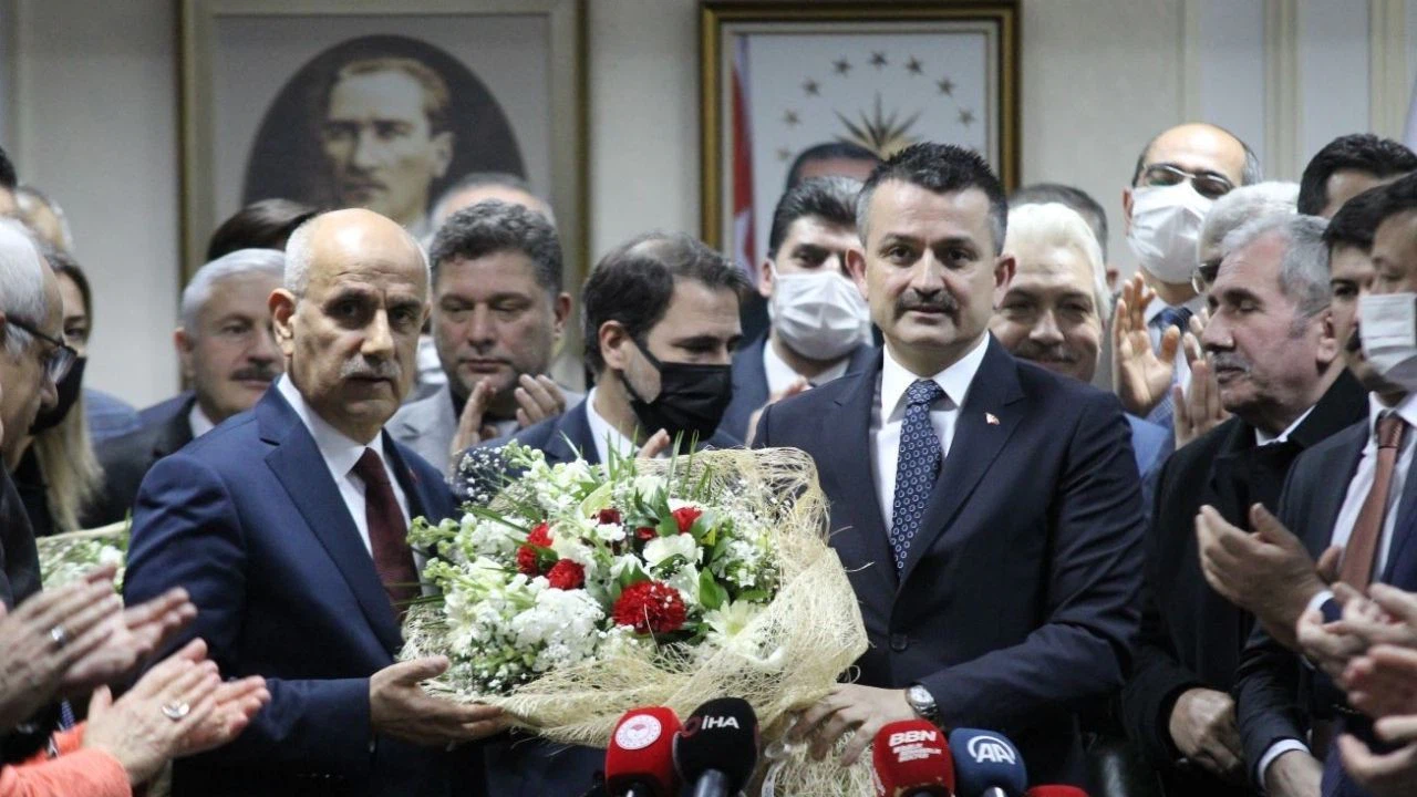 Bakan Vahit Kirişci, görevi Pakdemirli'den devraldı