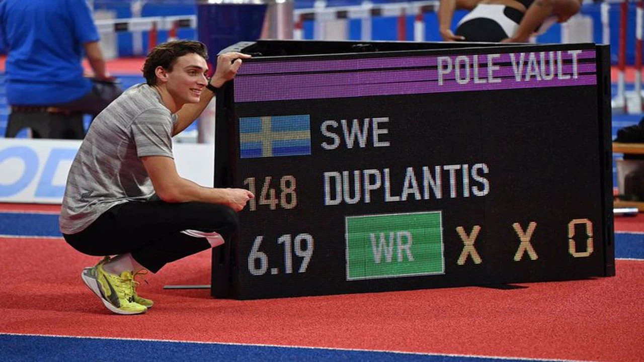 İsveçli atlet Duplantis, sırıkla atlamada dünya rekoru kırdı