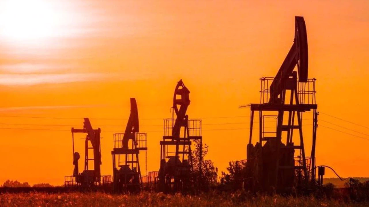 Brent petrolün varil fiyatı yeniden yükselişe geçti