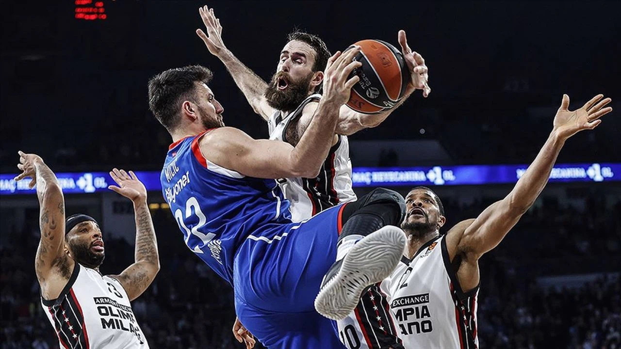 Anadolu Efes evinde kaybetti