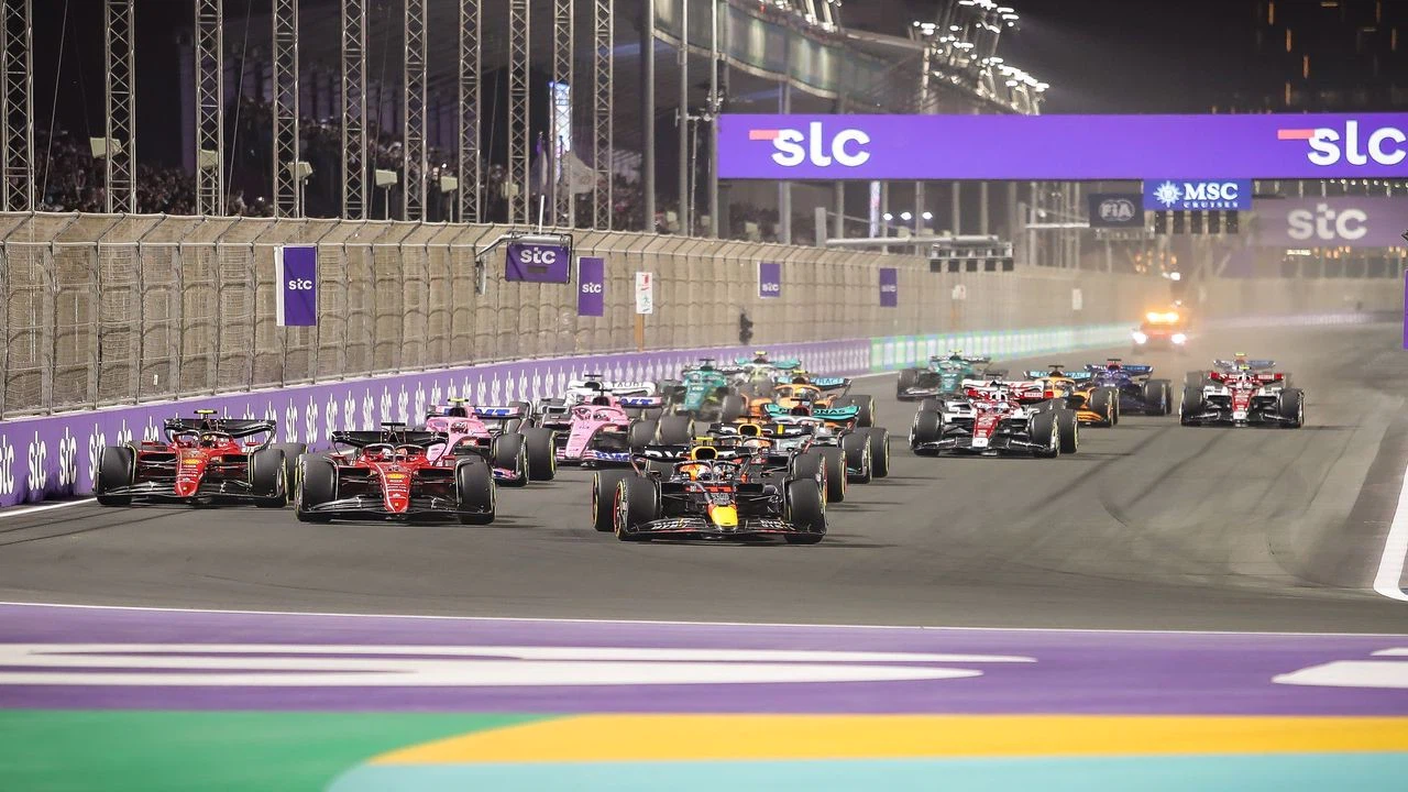 F1 Suudi Arabistan Grand Prix'sini Verstappen kazandı