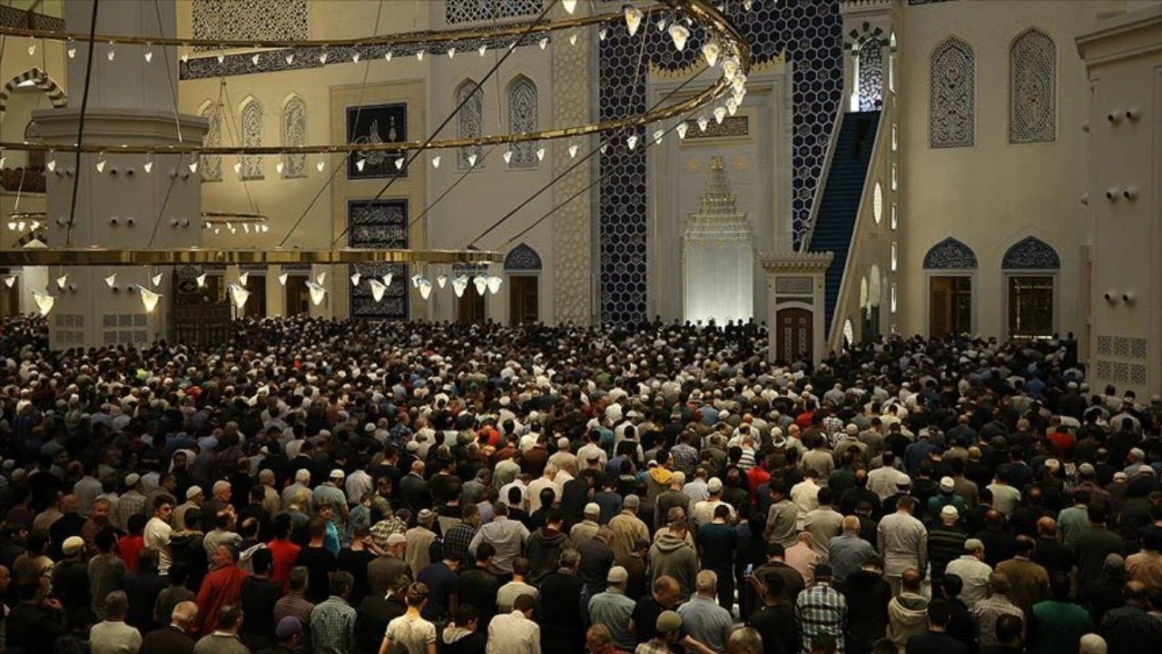 Ramazan ayının ilk teravihi yarın kılınacak