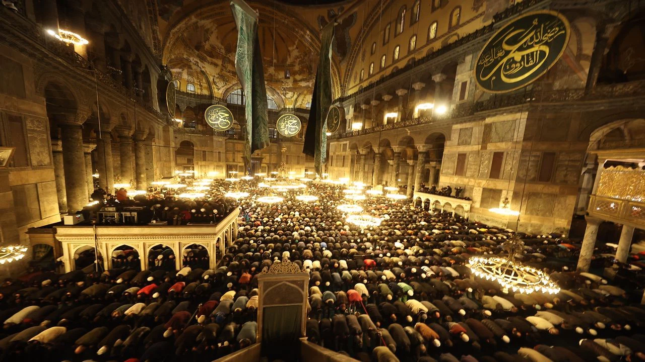 Ayasofya-i Kebir Camii'nde 88 yıllık teravih hasreti meydana taştı