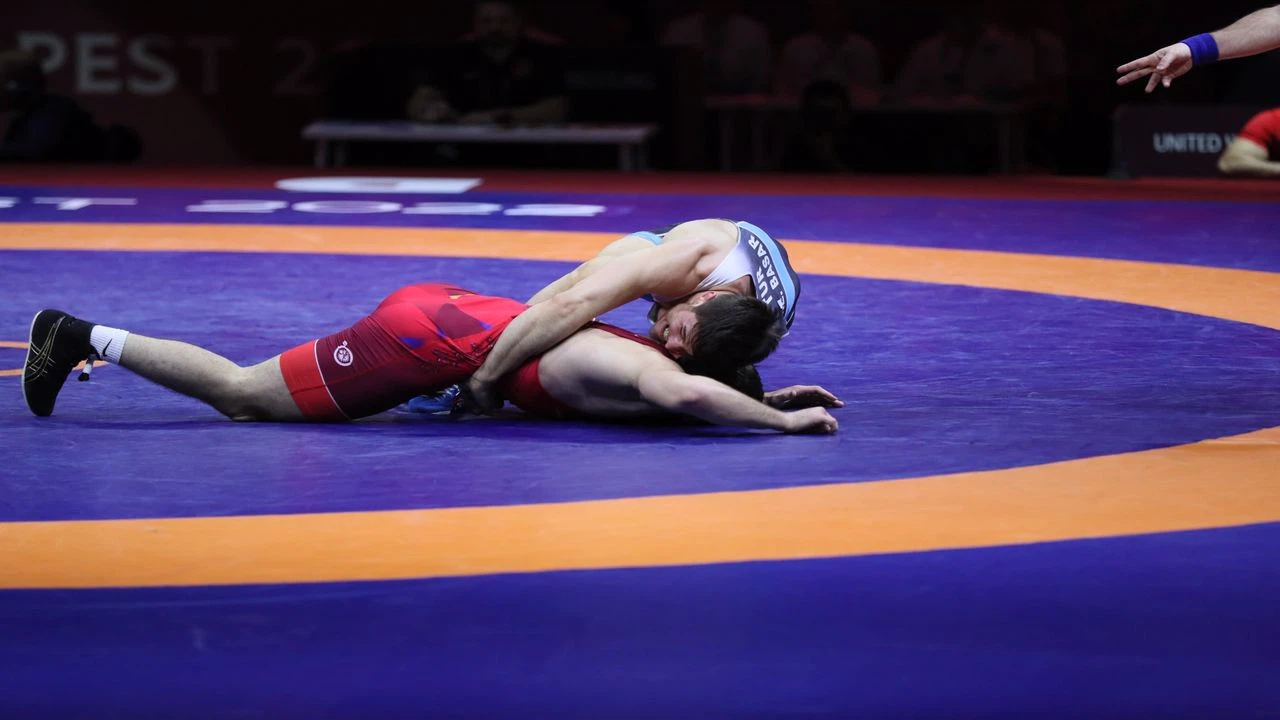 Milli güreşçi Yunus Emre Başar, Avrupa Şampiyonası'nda gümüş madalya kazandı