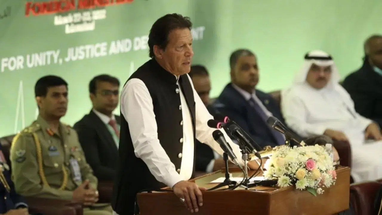 Pakistan'da Başbakan Han'a yönelik güvensizlik oylaması Meclis Başkanlığınca reddedildi