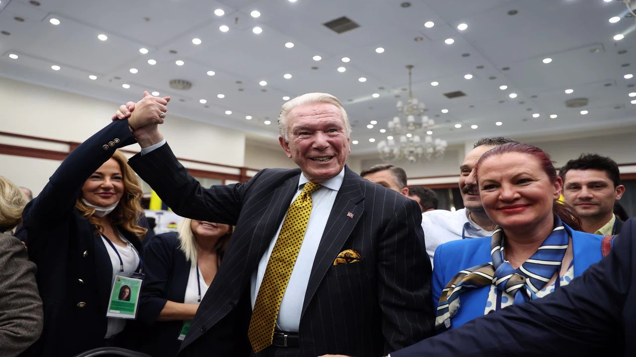 Fenerbahçe'nin yeni yüksek divan kurulu başkanı Uğur Dündar oldu