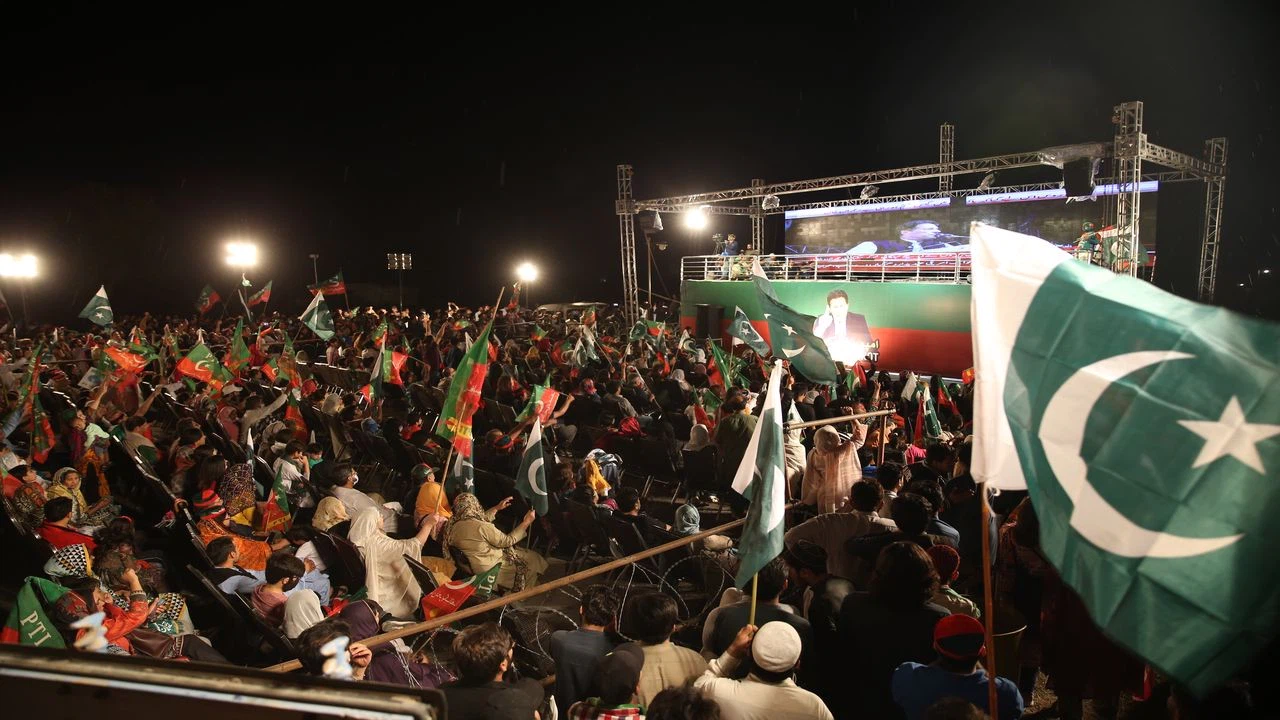 Eski Pakistan Başbakanı Han, erken seçim çağrısını yineledi