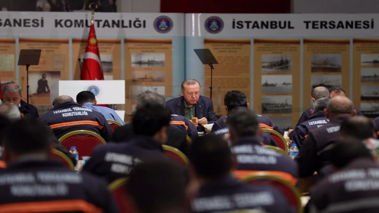 Cumhurbaşkanı Erdoğan işçilerle iftarda bir araya geldi